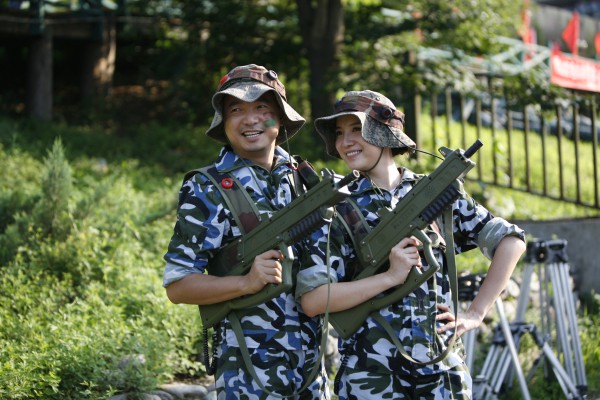 徐峥、宋佳真人CS相约大本营
